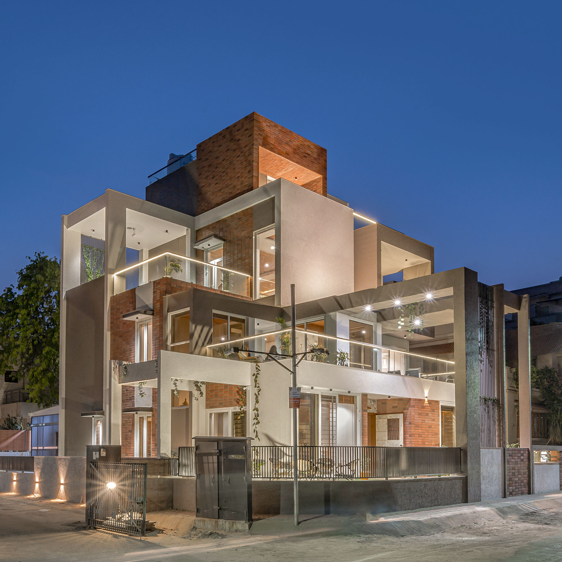 Modern Contemporary House In Ahmedabad